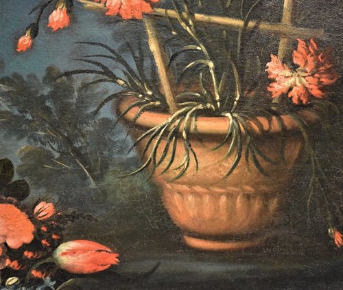 Natura morta di fiori e anguria all’aperto in un giardino
